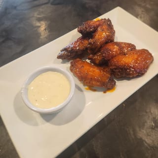 Cluck'N Wings (6)